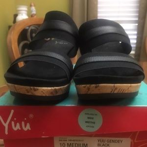 Yuu shoes black wedge